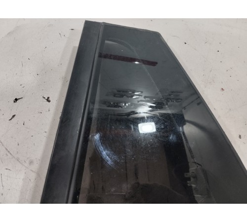 Глухое стекло двери (заднее левое)