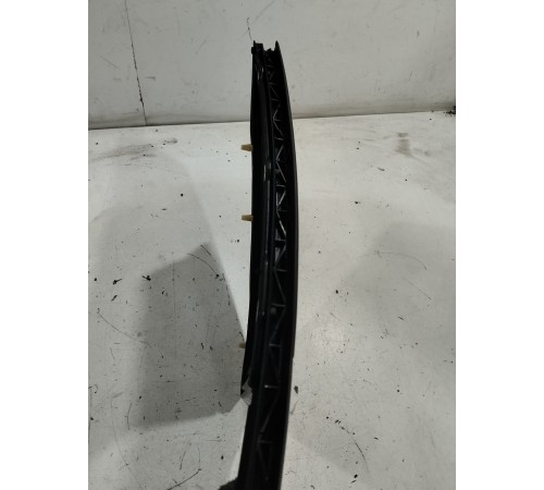 Глухое стекло двери (заднее левое)