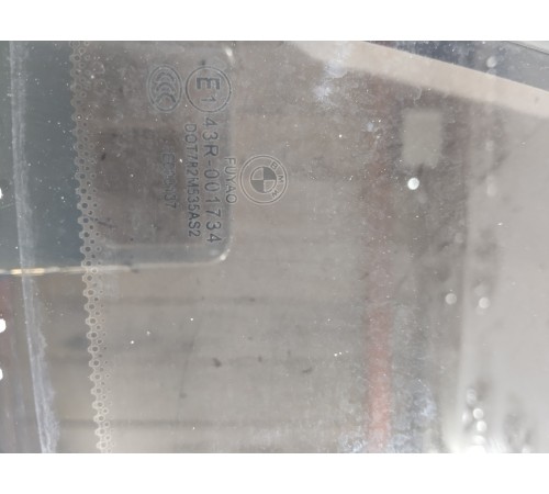 Глухое стекло двери (заднее левое)