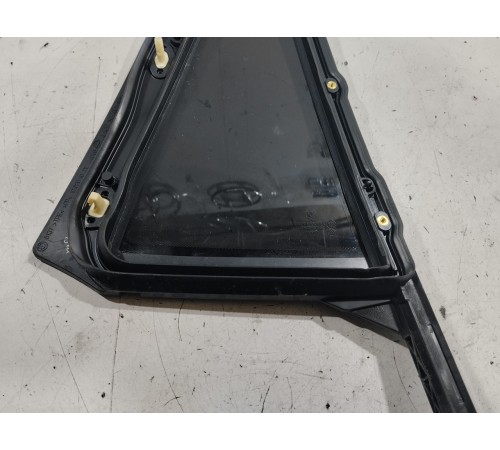 Глухое стекло двери (заднее левое)