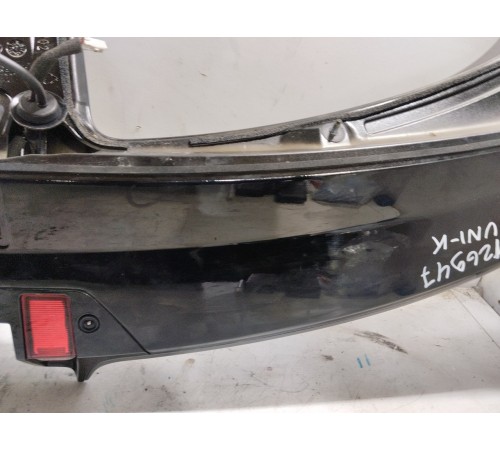 Спойлер крышки двери багажника