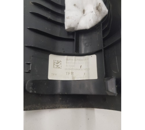 Накладка порога передняя правая внутренняя