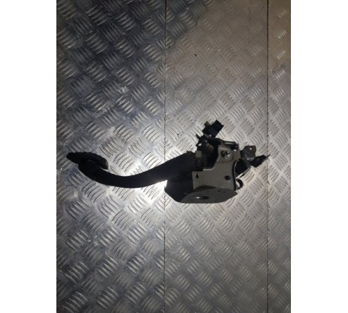 Педаль сцепления