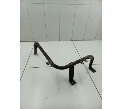 Крепление топливного бака