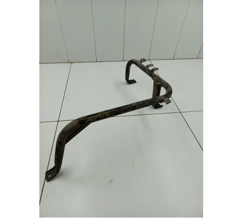 Крепление топливного бака