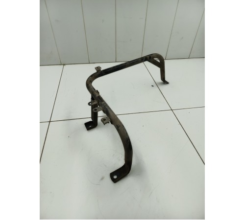 Крепление топливного бака