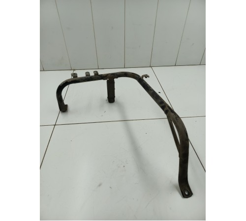 Крепление топливного бака