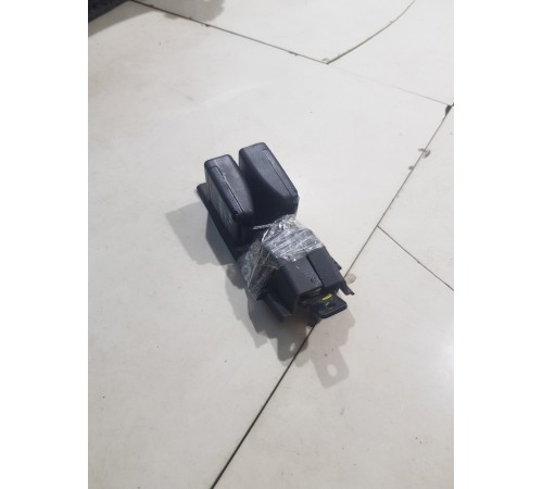 Ответная часть ремня безопасности задняя правая