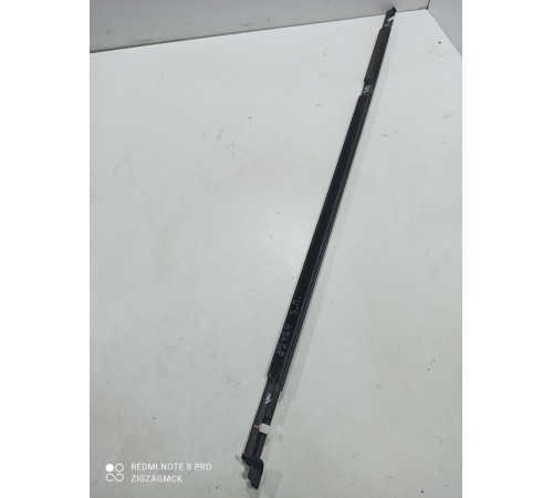 Молдинг двери(задний правый)