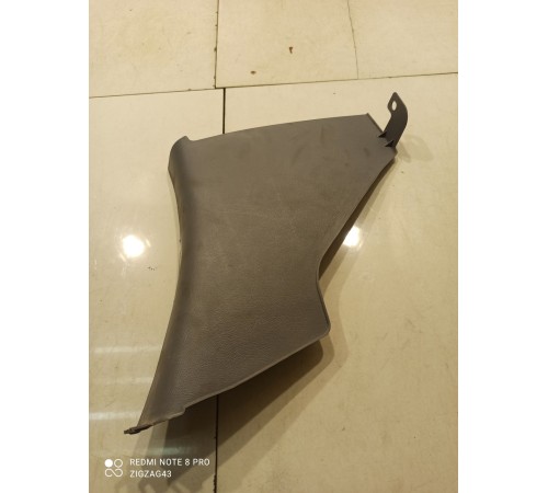 Накладка стойки (передняя, левая)