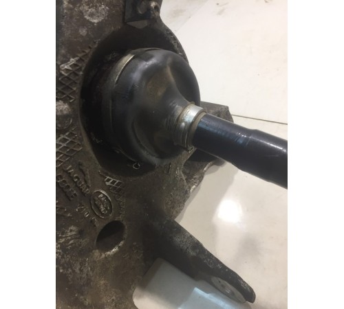 Кулак поворотный (задний, левый)