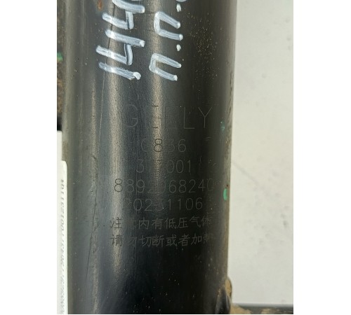 Амортизатор подвески передний правый в сборе