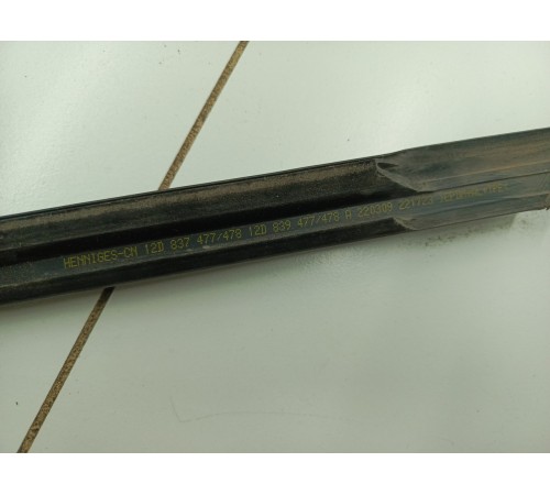 Уплотнитель стекла передний правый внешний