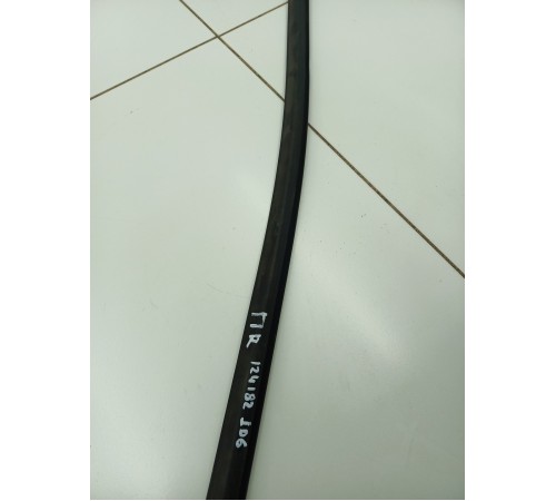 Уплотнитель стекла передний правый внешний