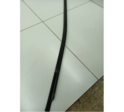 Уплотнитель стекла передний правый внешний