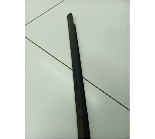 Уплотнитель стекла передний правый внешний