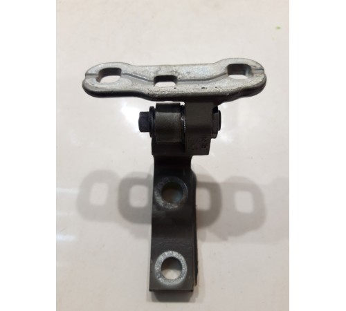 Петля двери (передняя, правая, верхняя)