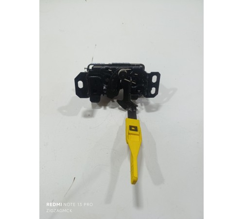 Замок капота