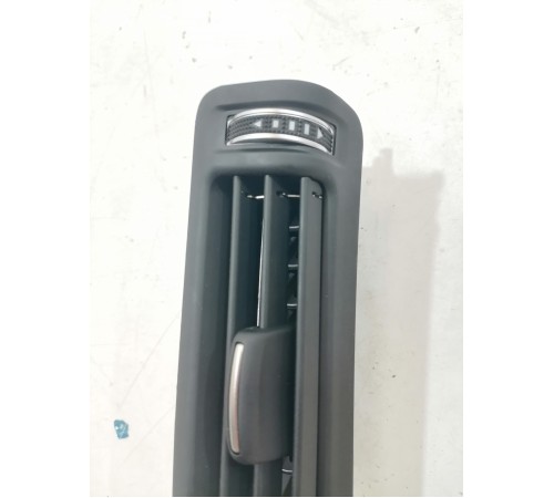 Дефлектор воздушный правый