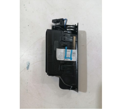 Дефлектор воздушный правый