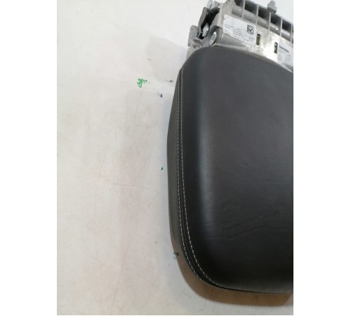 Подлокотник центральной консоли