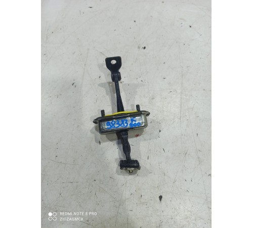 Ограничитель двери(передний правый)