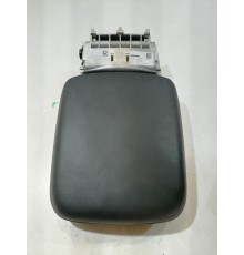 Подлокотник центральной консоли