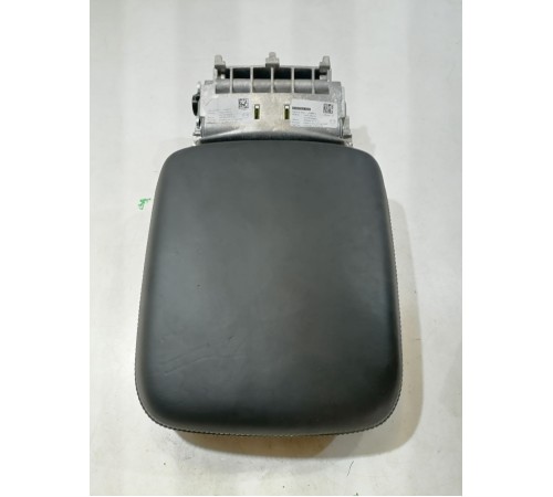 Подлокотник центральной консоли