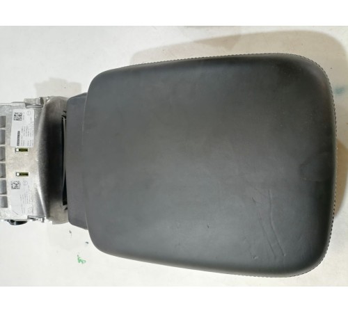 Подлокотник центральной консоли