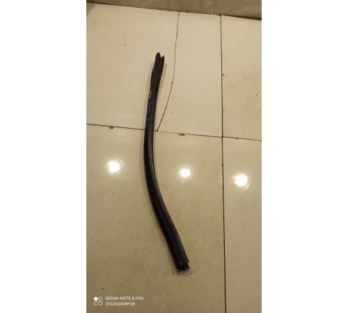 Уплотнитель стекла двери (левый внутренний)