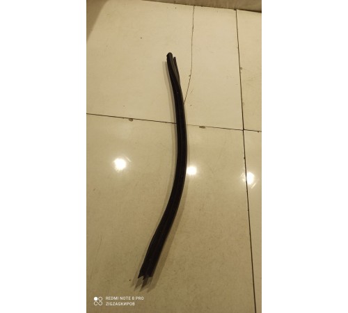 Уплотнитель стекла двери (левый внутренний)