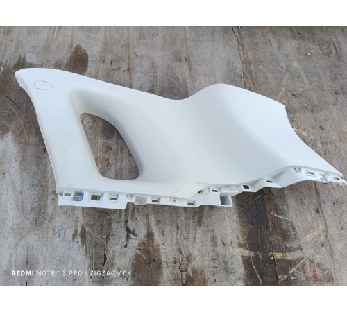 Обшивка багажника правая верхняя