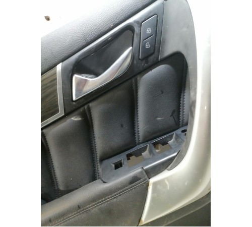 Обшивка двери передняя левая