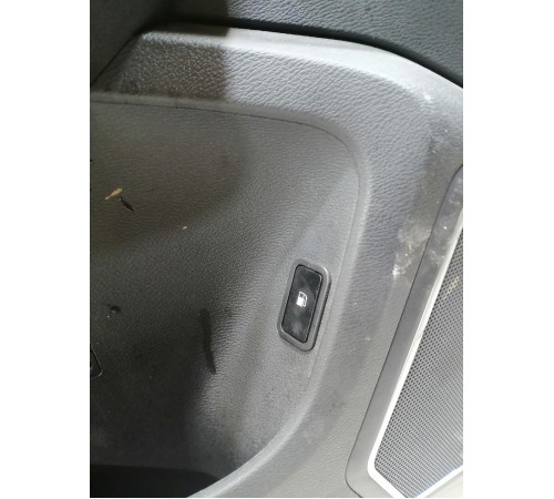 Обшивка двери передняя левая