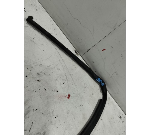 Уплотнитель стекла задний правый верхний