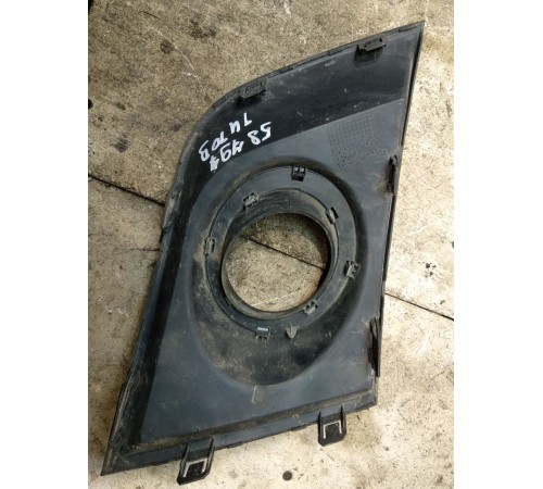 Решетка бампера переднего правая