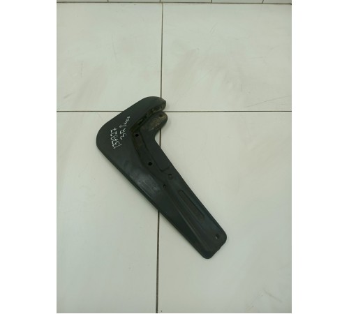 Брызговик задний правый