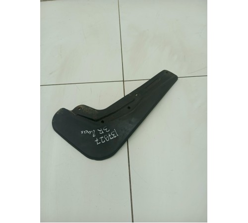 Брызговик задний правый