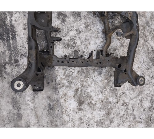 Балка подвески передняя (подрамник)