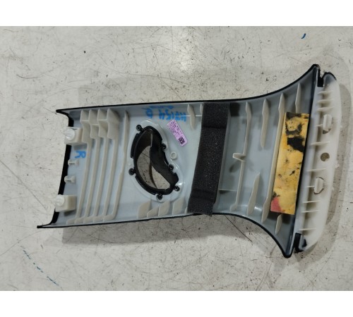 Обшивка центральной стойки правая верхняя