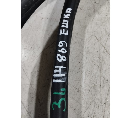 Уплотнитель двери задний левый