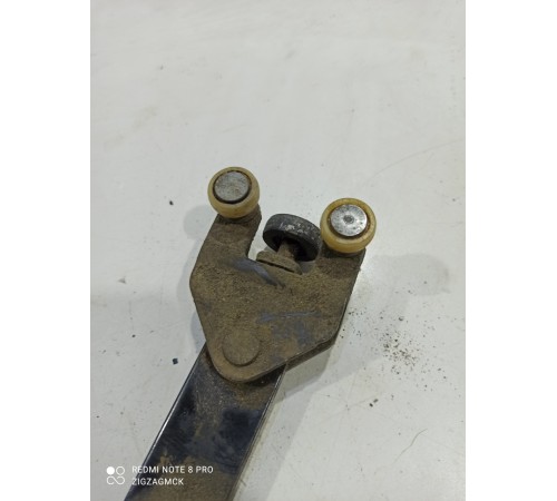 Ролик двери сдвижной (задний левый нижний)