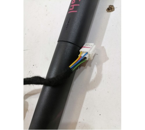 Амортизатор крышки багажника левый