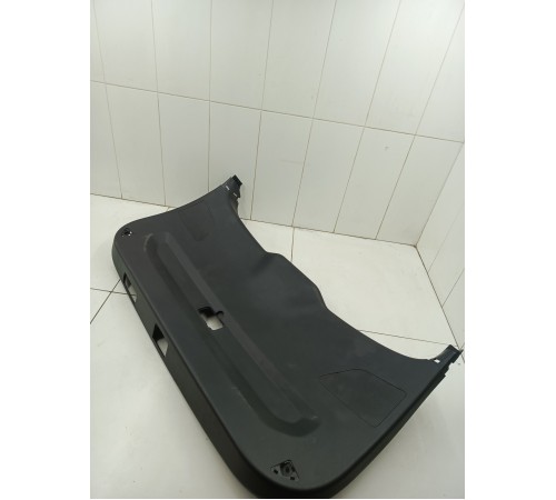 Обшивка двери багажника