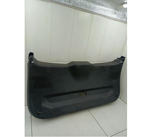 Обшивка двери багажника