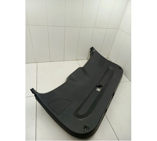 Обшивка двери багажника