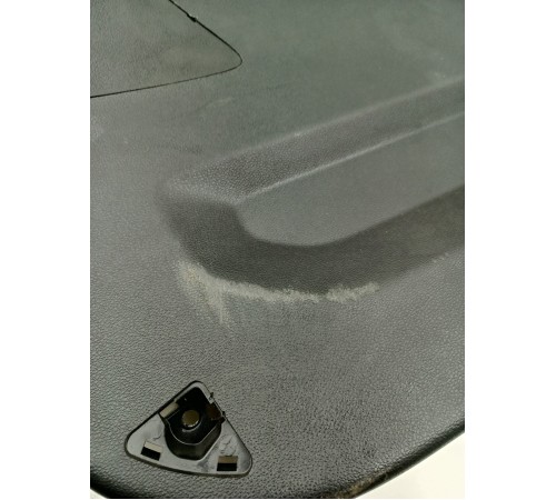 Обшивка двери багажника