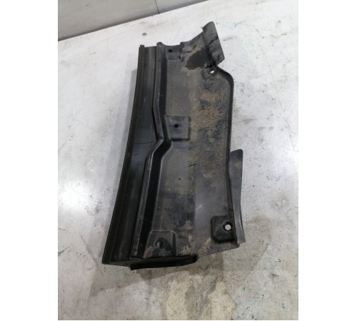 Кронштейн накладка пластик кузова