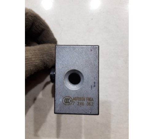 Петля двери(задняя правая верхняя)