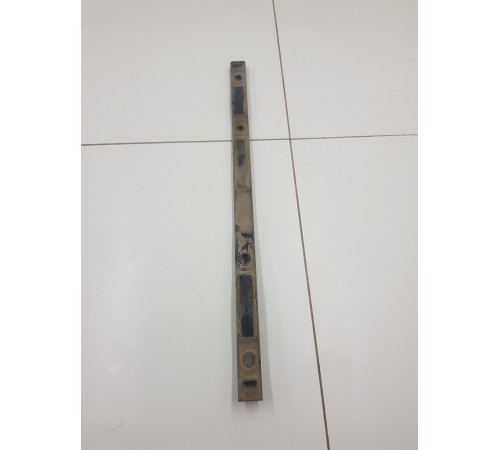 Поперечное крепление топливного бака